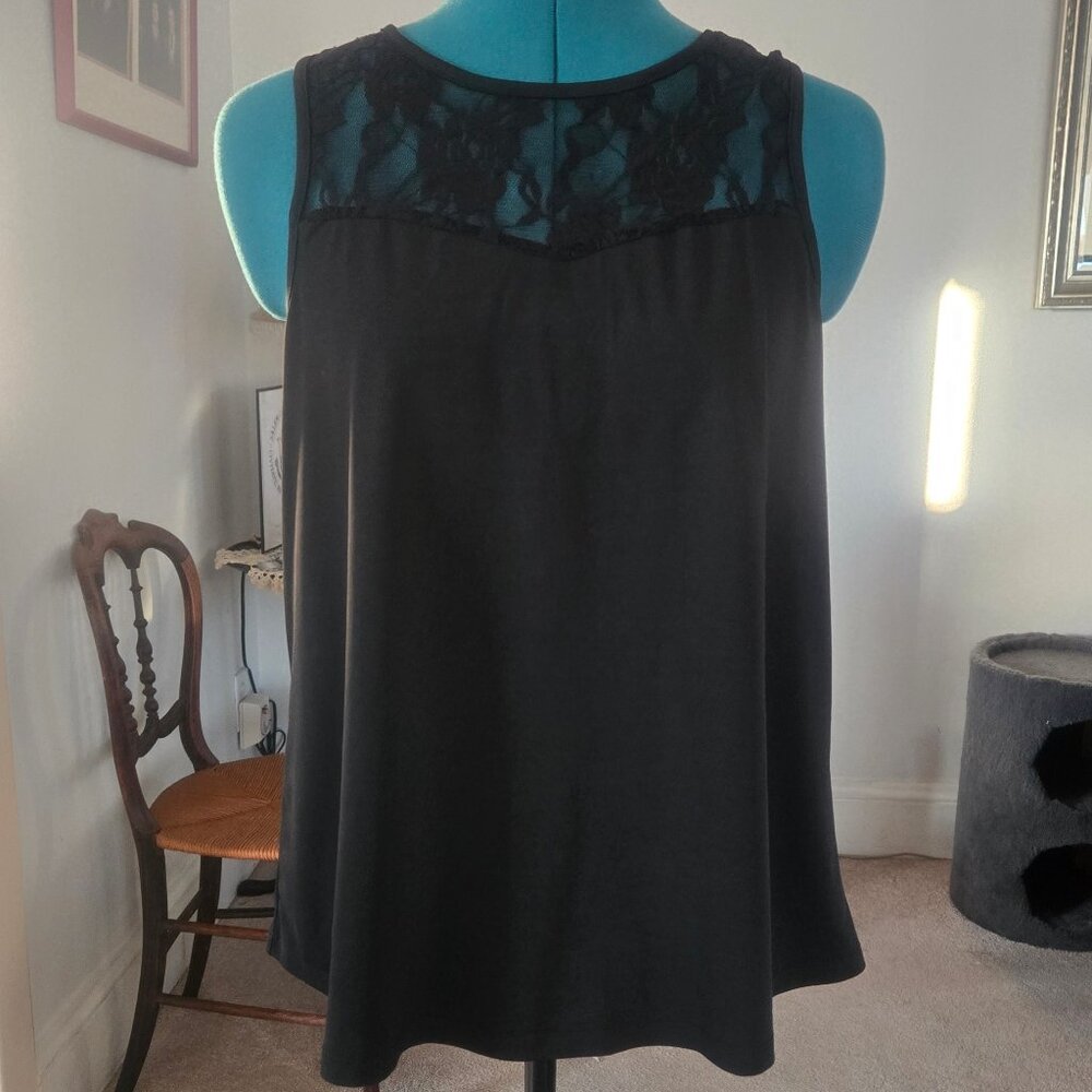 Sleeveless Loose fit Top with Lacy Rose Neckline NWT